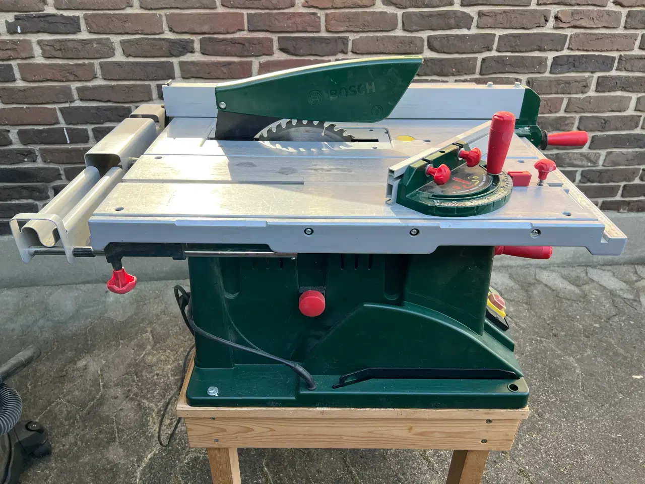 Billede 2 - Rundsav på bord og med spånsuger