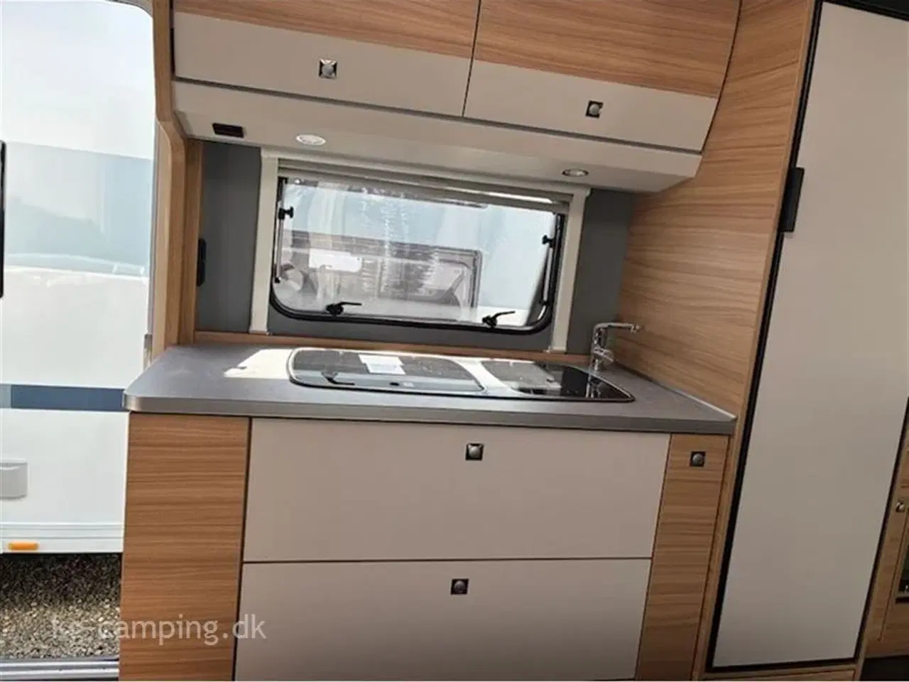 Billede 7 - 2022 - Dethleffs Camper 540 QMK D-Line   Drømmer du om frihed på hjul, så se denne - med Mover, Isabella fortelt og Truma 6E