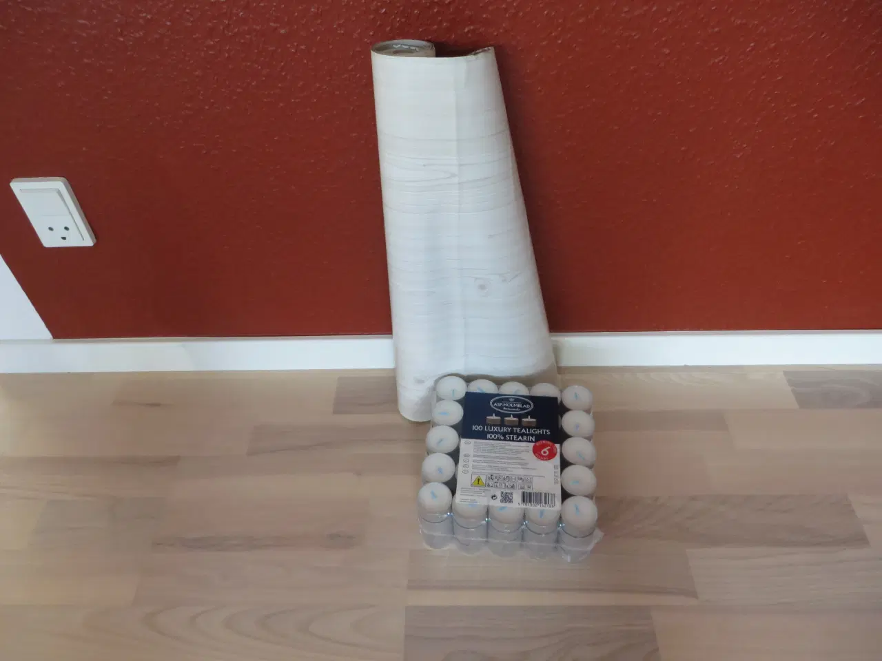 Billede 1 - Fyrfadslys, Selvklæbende folie 3 m i rulle 45 cm b