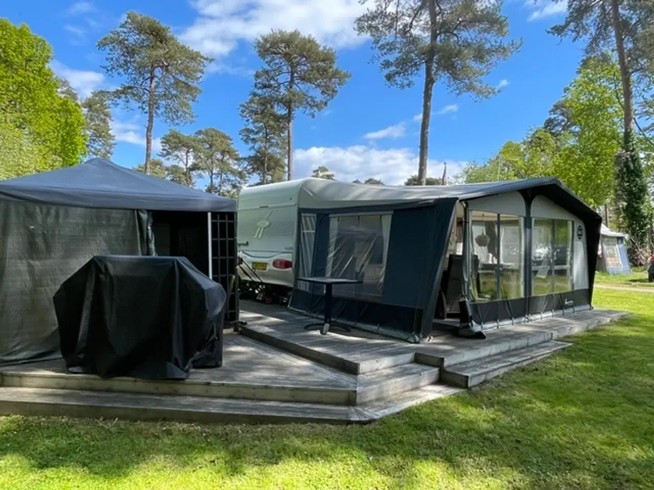 Billede 1 - Flot Campingvogn på fastliggerplads ved Juelsminde