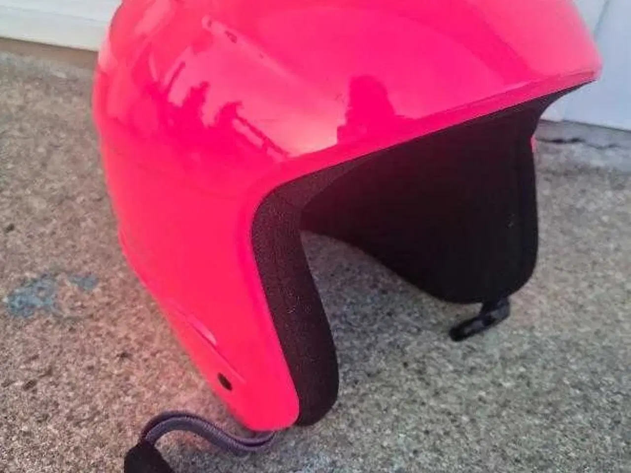 Billede 1 - Skihjelm til børn sælges. 
