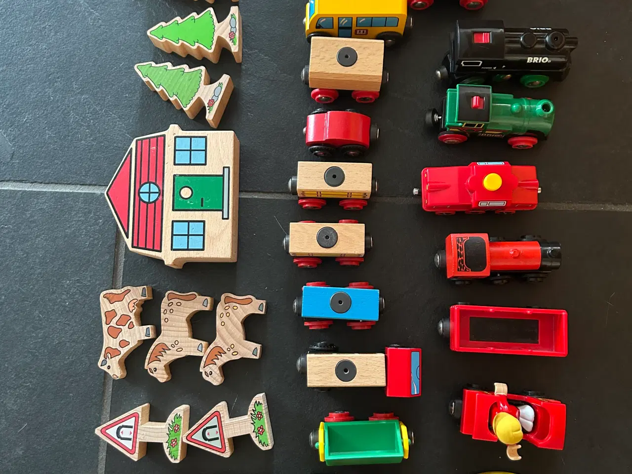 Billede 6 - BRIO togbane med masser af tog og tilbehør