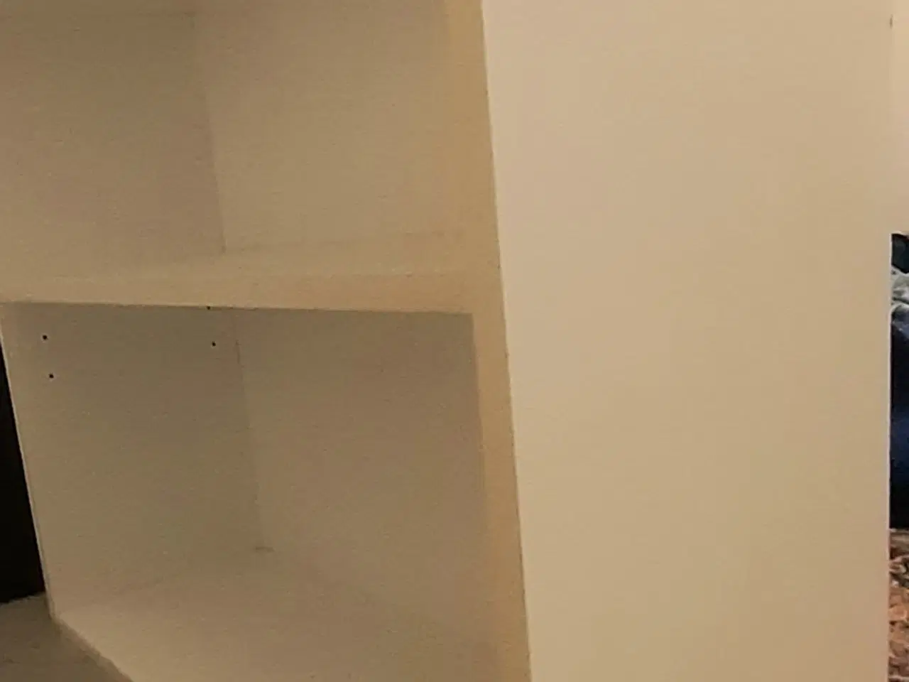 Billede 2 - Hylder og bogreol