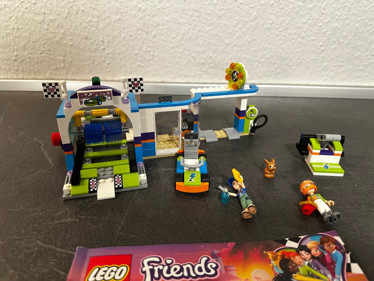 Billede 2 - LEGO Friends 41350 Spinning Brushes Car Wash