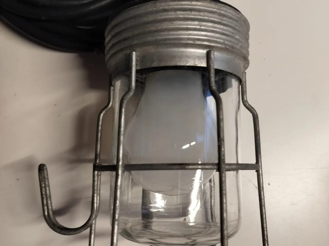 Billede 2 - Gammel Håndlampe lavet i barkelit