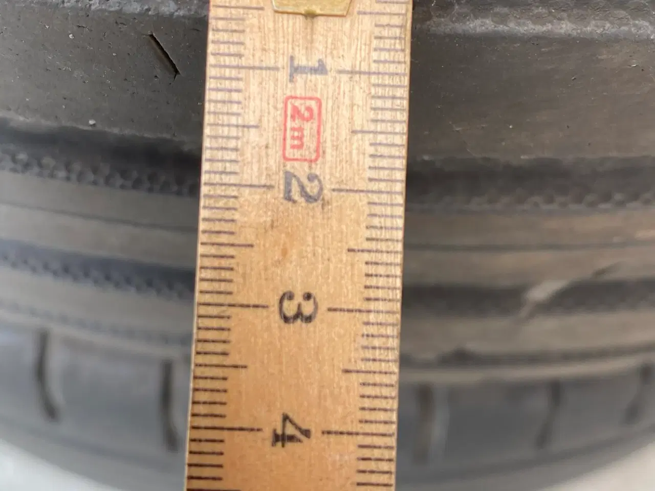 Billede 2 - Nokian Powerproof 225/45 ZR17 94Y sommerdæk – 5 mm