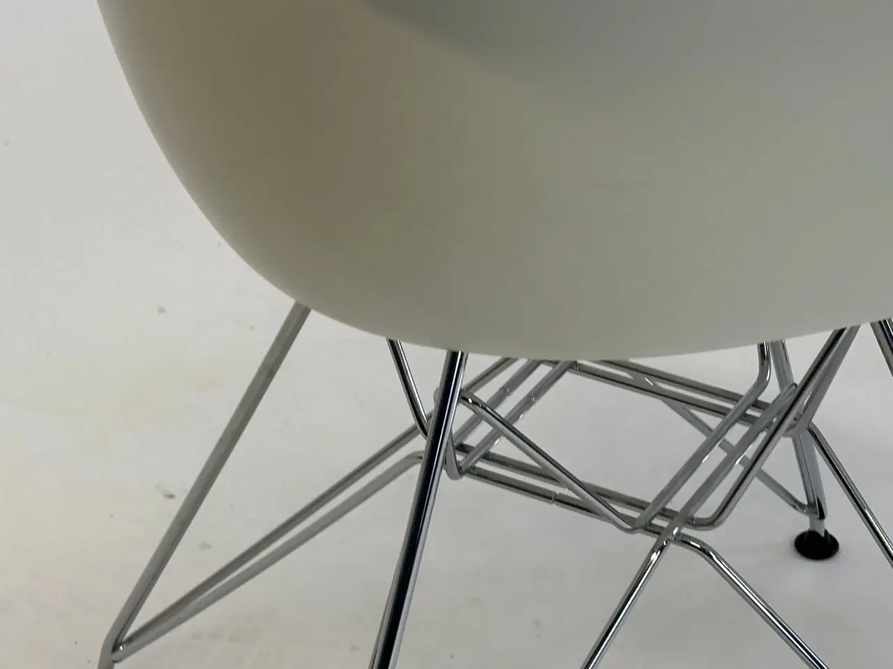 Billede 8 - Vitra Eames Plastic Armchair DAR (Hvid)