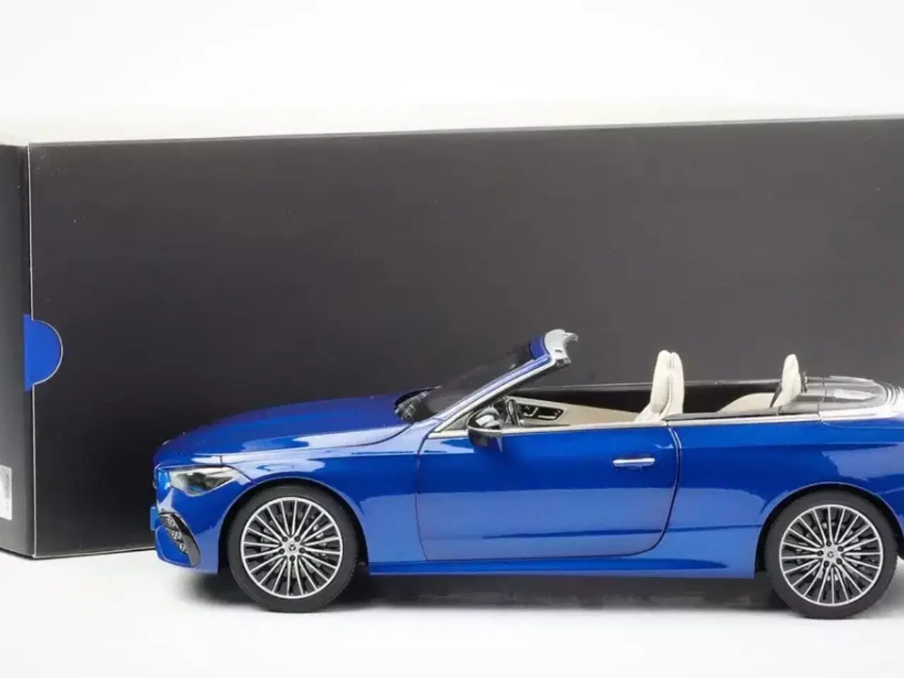 Billede 9 - 1:18 Mercedes CLE Cabriolet 2024