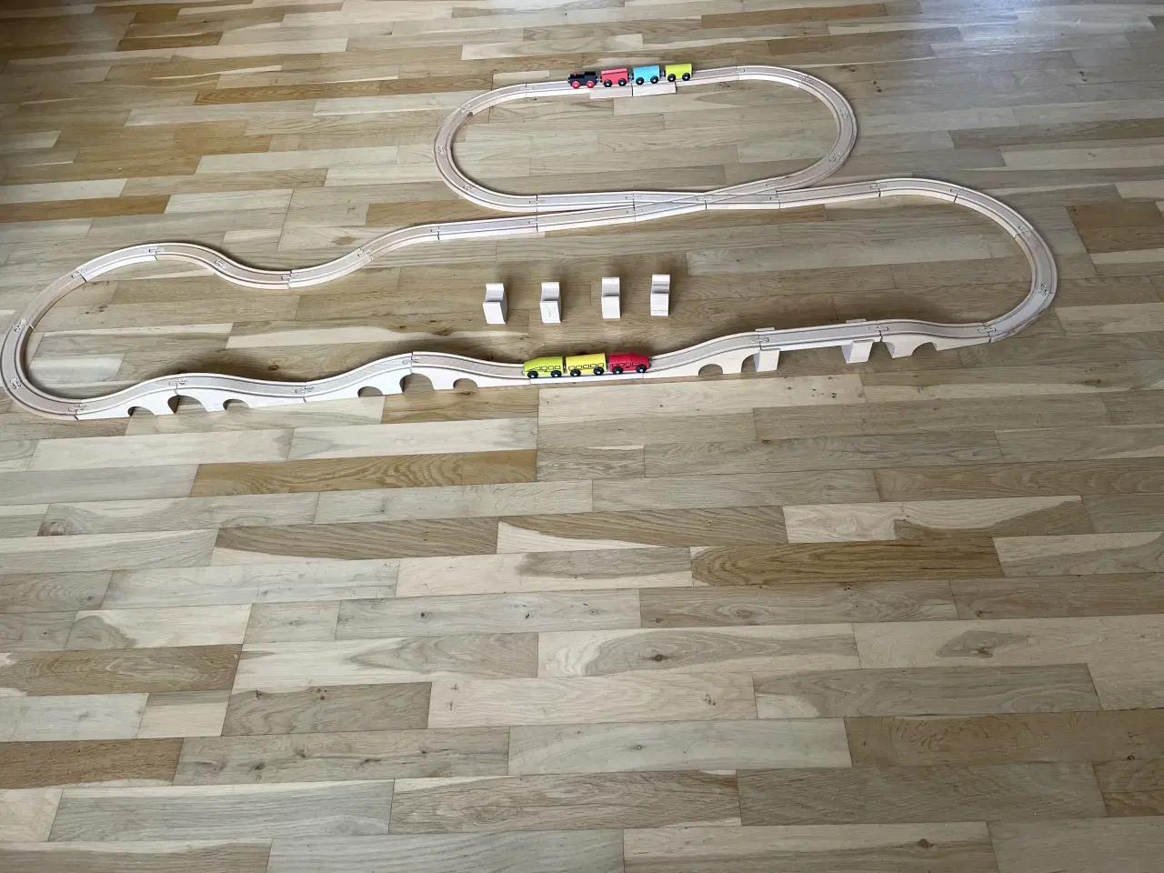 Billede 1 - Togbane i træ - Ikea