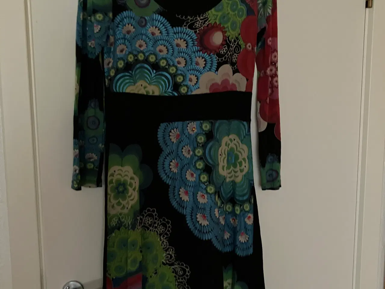 Billede 1 - Desigual hverdagskjole til kvinder i størrelse M.
