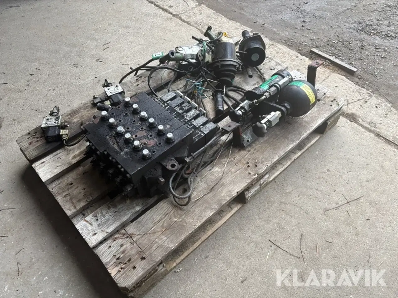 Billede 4 - Hydraulikblok Danfoss 6x2 +2 med 2 joystick