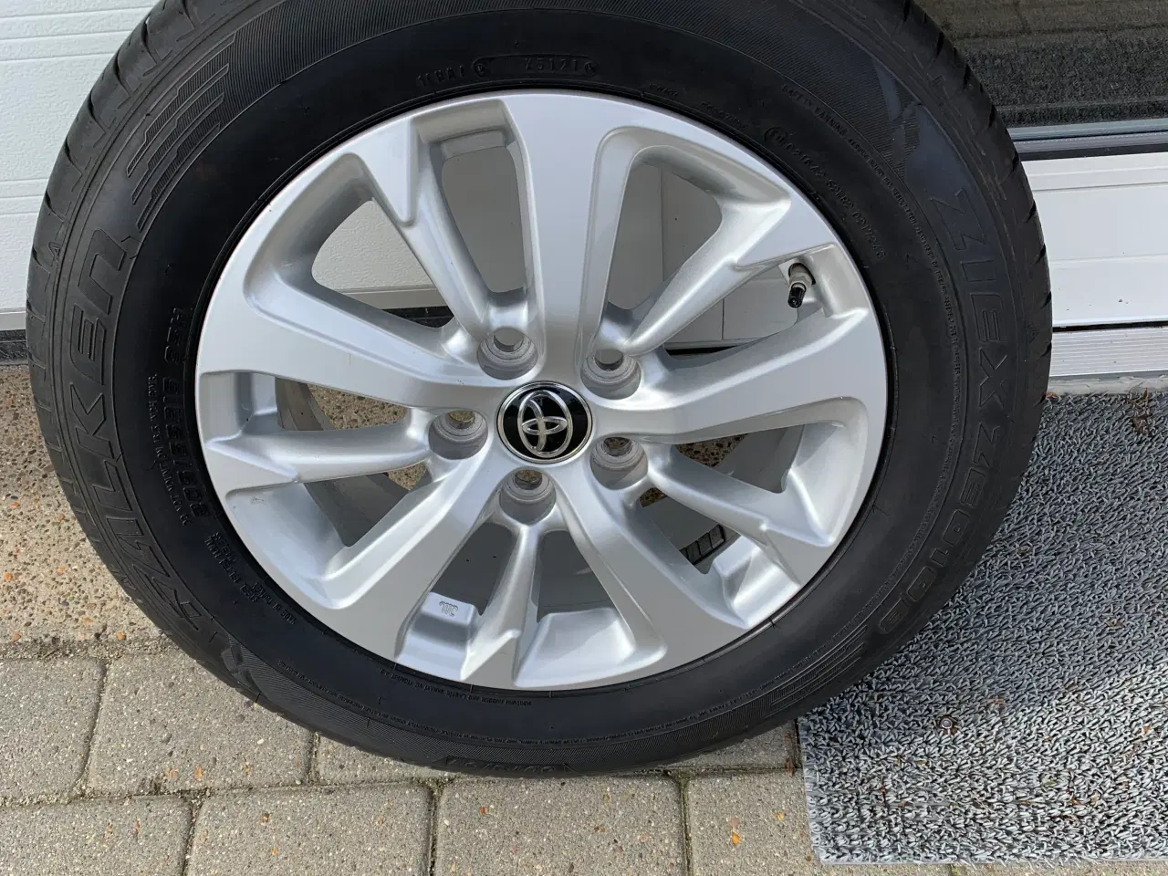 Billede 1 - Toyota Yaris Cross alu fælge med sommerdæk 