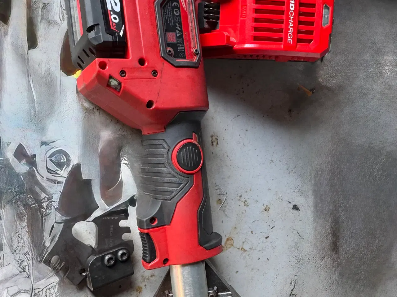 Billede 3 - Boldtsaks/Kabelsaks på batteri