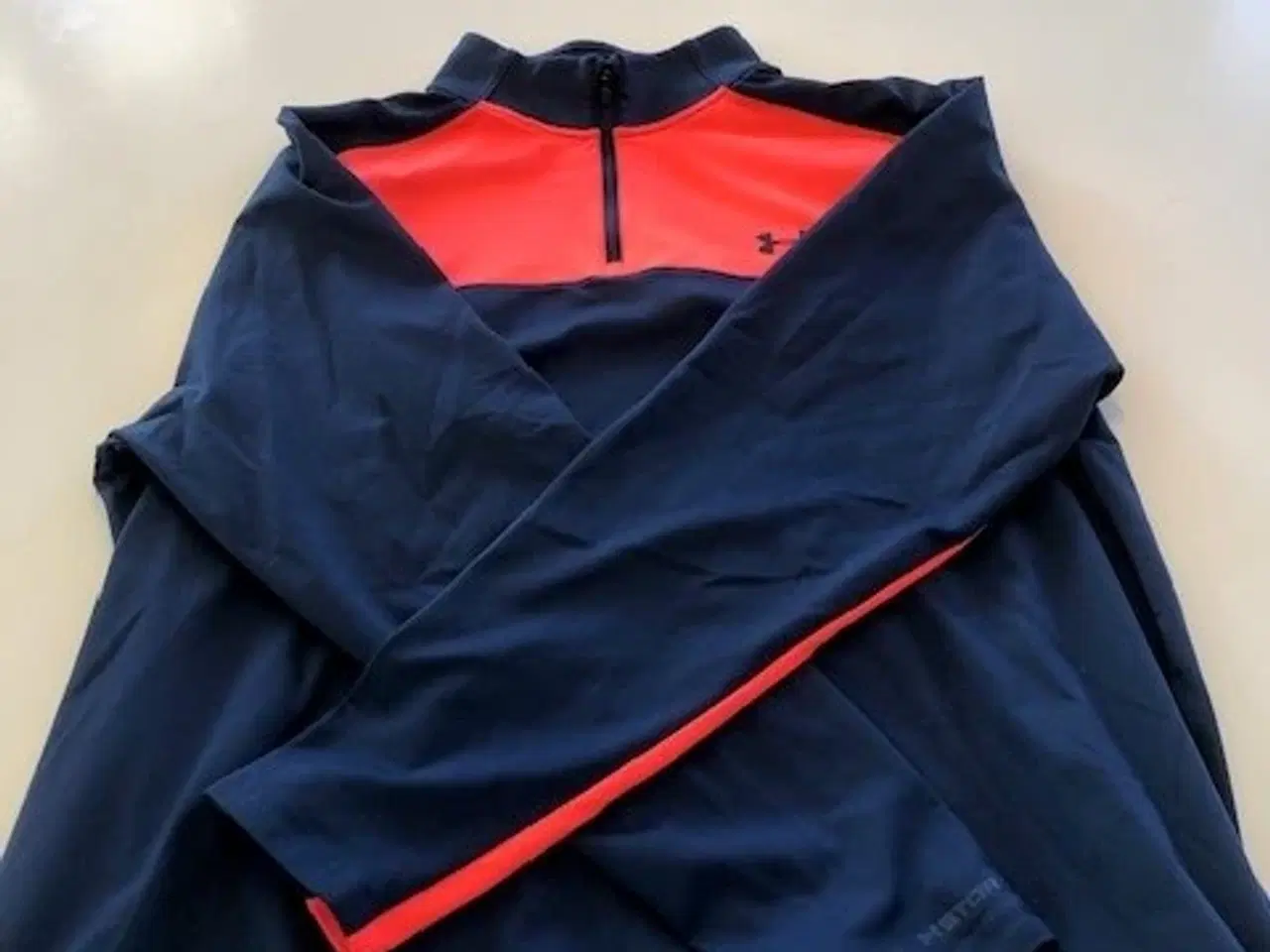 Billede 2 - Under Armour golftrøje