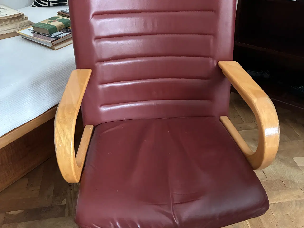 Billede 1 - Rød læder kontorstol