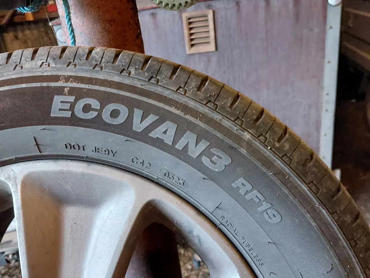 Billede 1 - Dacia duster alu fælge med dæk 4 stk.