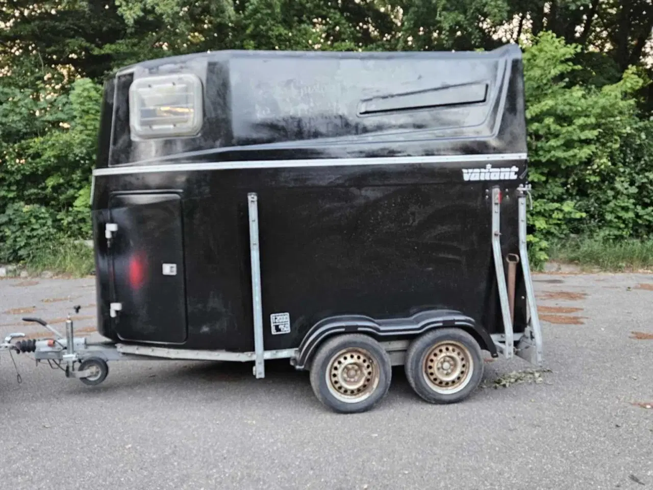 Billede 1 - Nysynet glasfiber hestetrailer med sadelrum