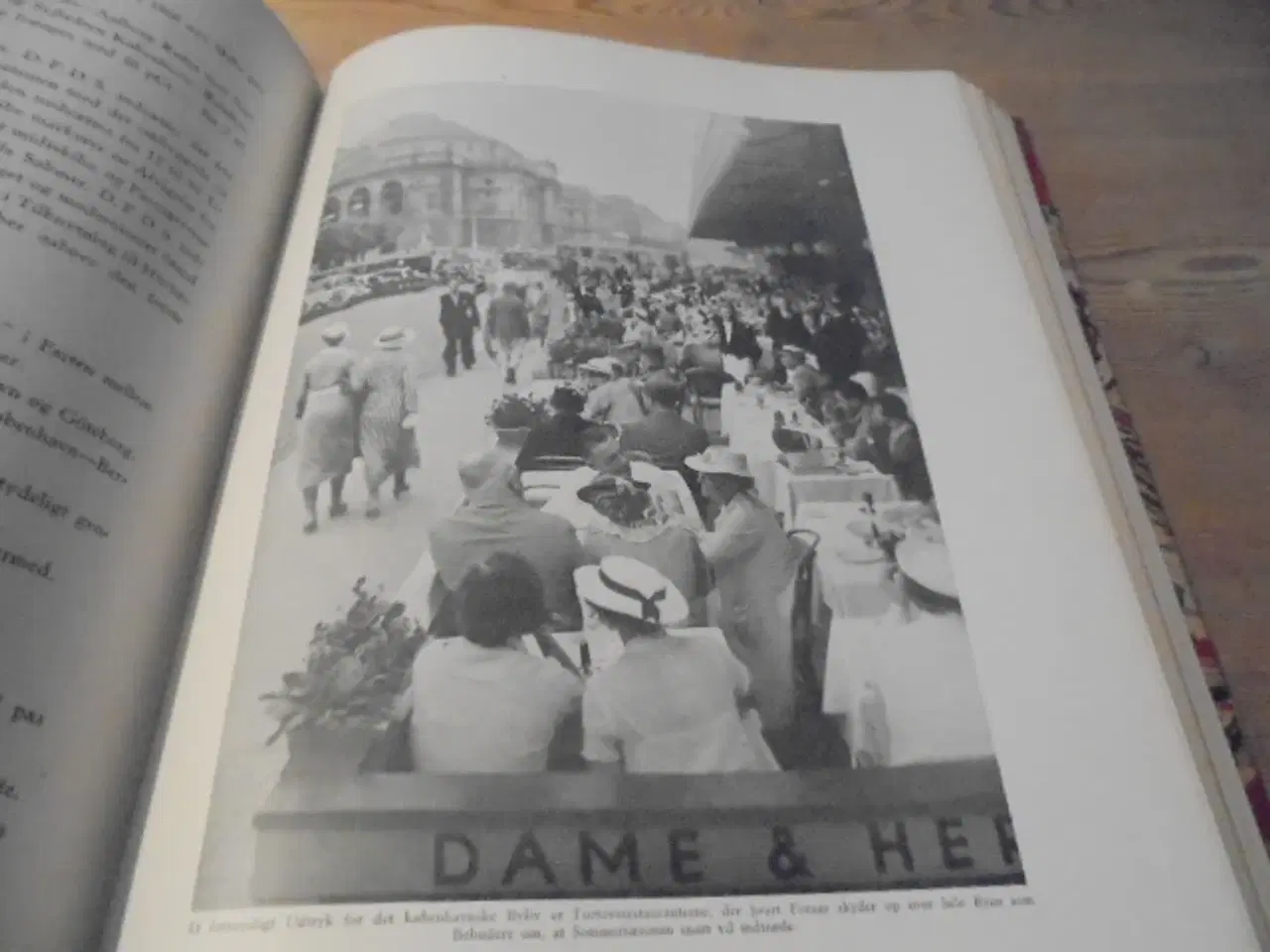 Billede 4 - DANSKE BYERS VÆKST OG VIRKE – stort værk fra 1945