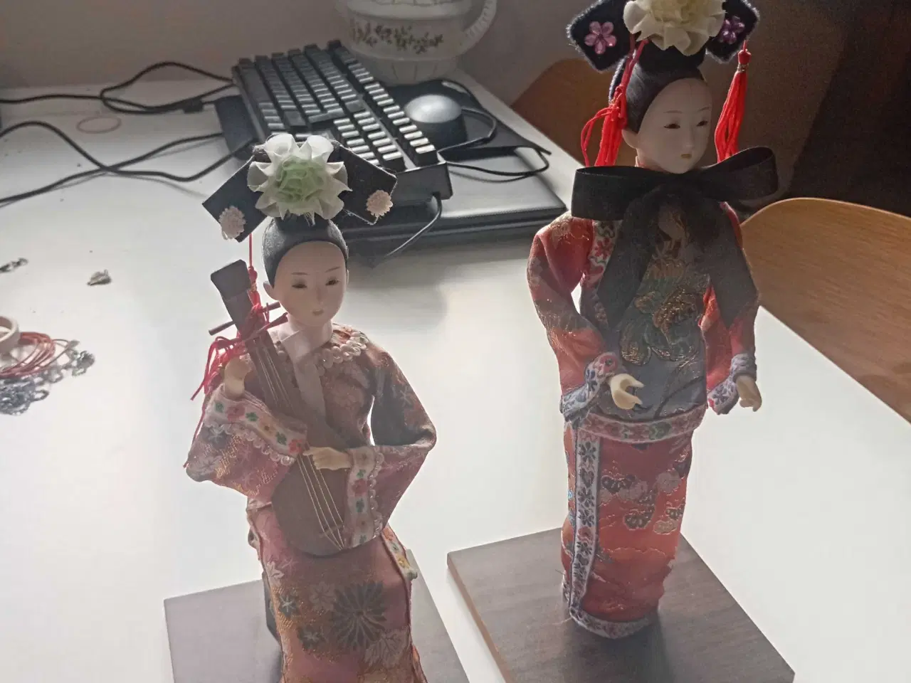 Billede 1 - To Kinesiske Dukker
