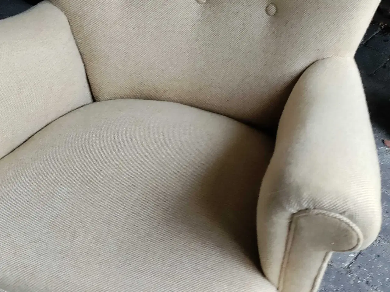 Billede 3 - Lænestol, næsten øreklapstol. Pastelgul uldstof.