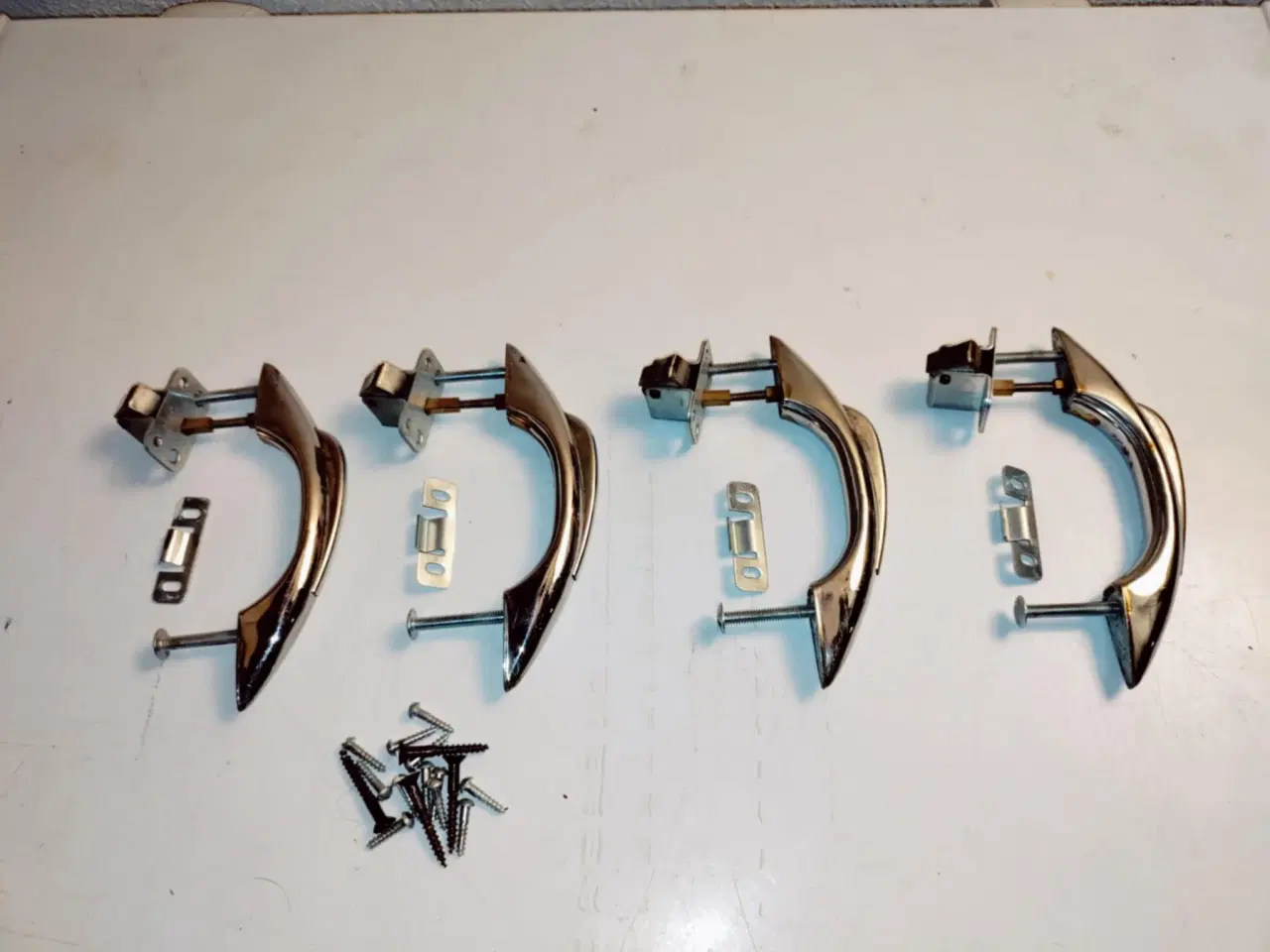 Billede 2 - 4 gamle skabsgreb fra teaktræ skabe/låger