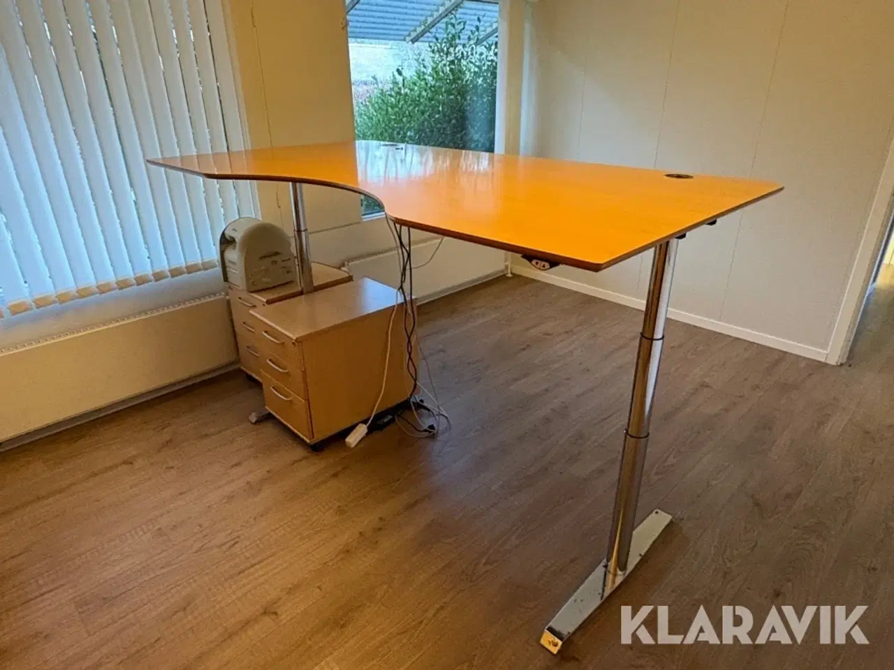 Billede 2 - Stort lot med kontormøbler