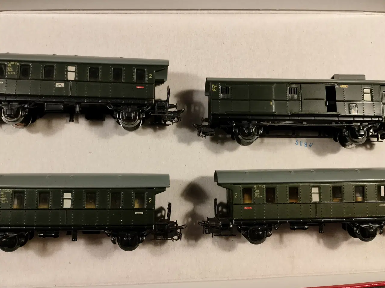 Billede 1 - Märklin Passagervogne 4002 (3stk) + Pakvogn 4003,