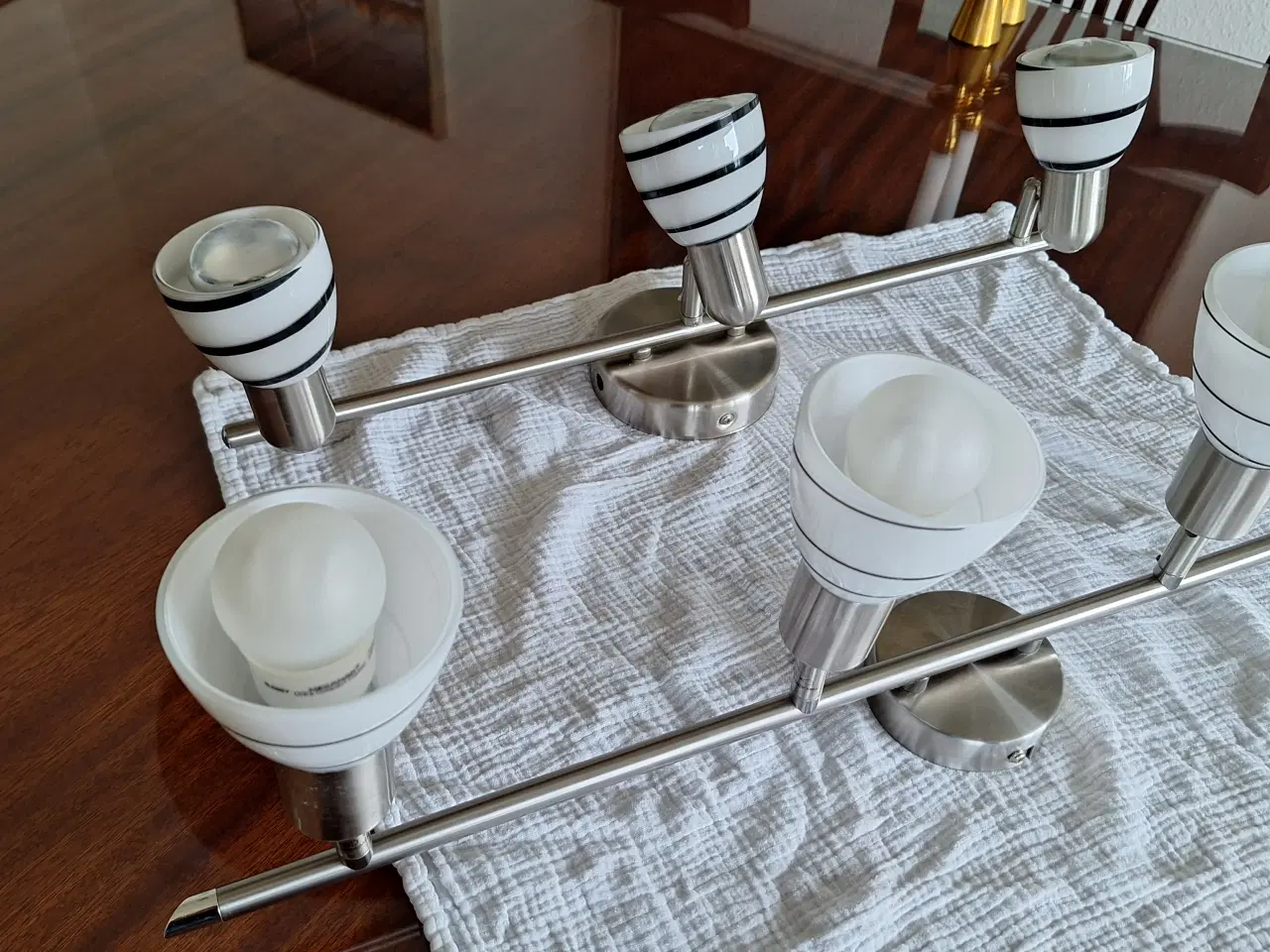 Billede 4 - 2 Loftlamper med 4 og 3 hvide glasskærme.