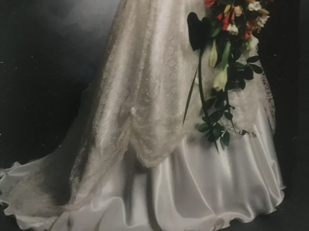 Billede 1 - Brudekjole med tilbehør