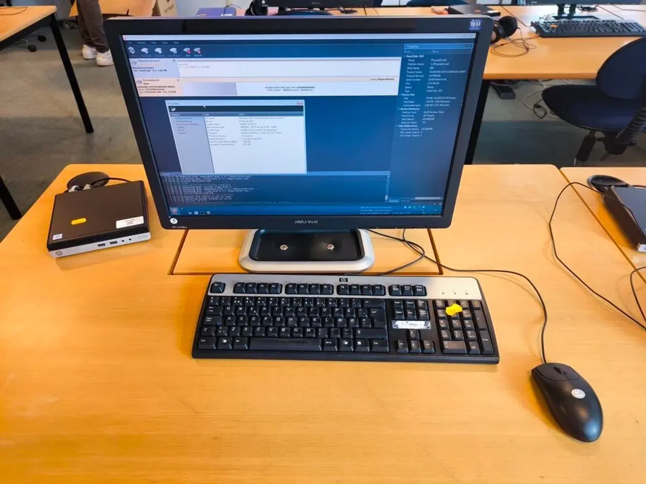 Billede 1 - Skærm 22" m. tastatur HP L2206w (PC medfølger ikke)