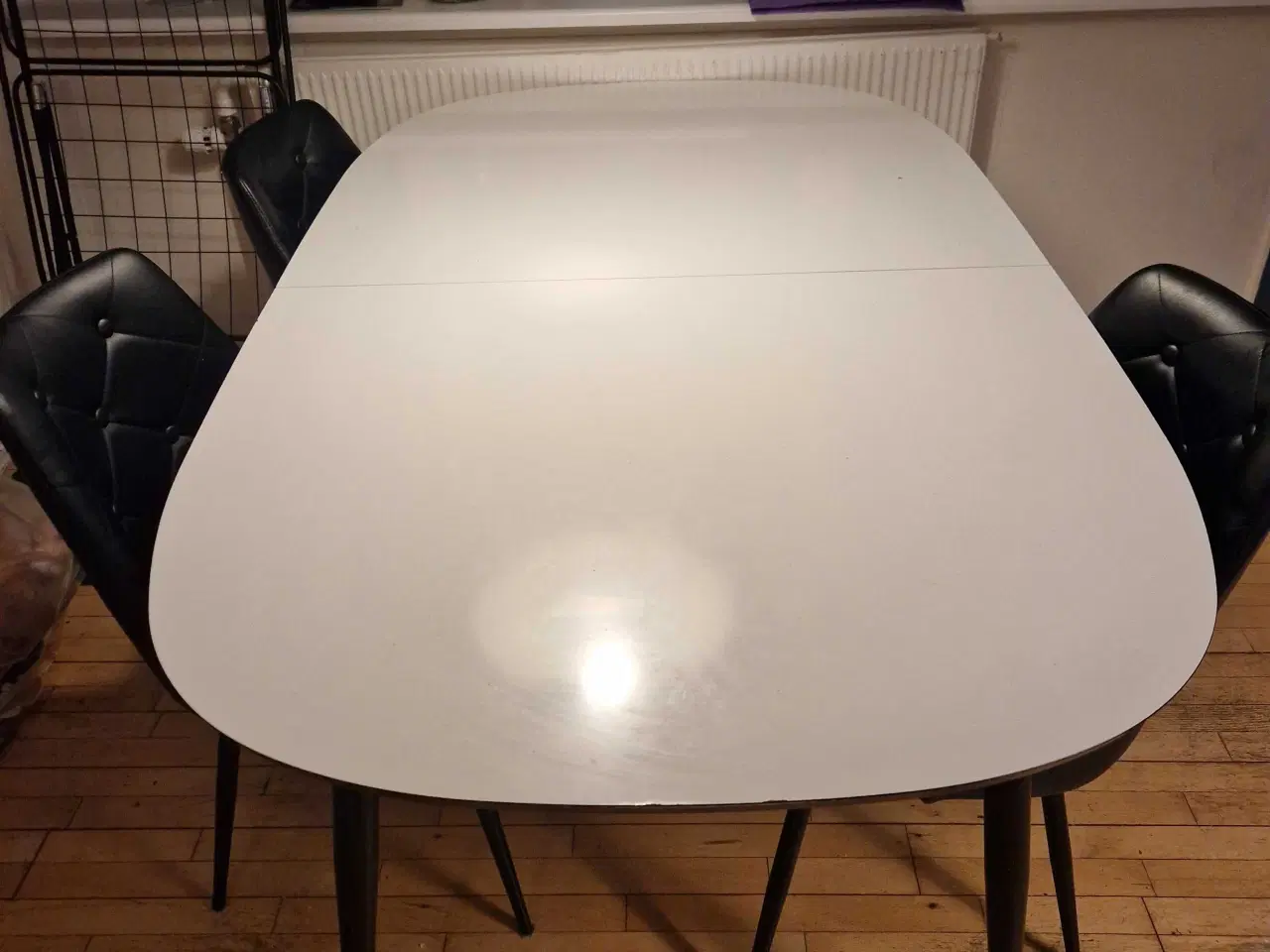 Billede 1 - Spisebord med 4 stole