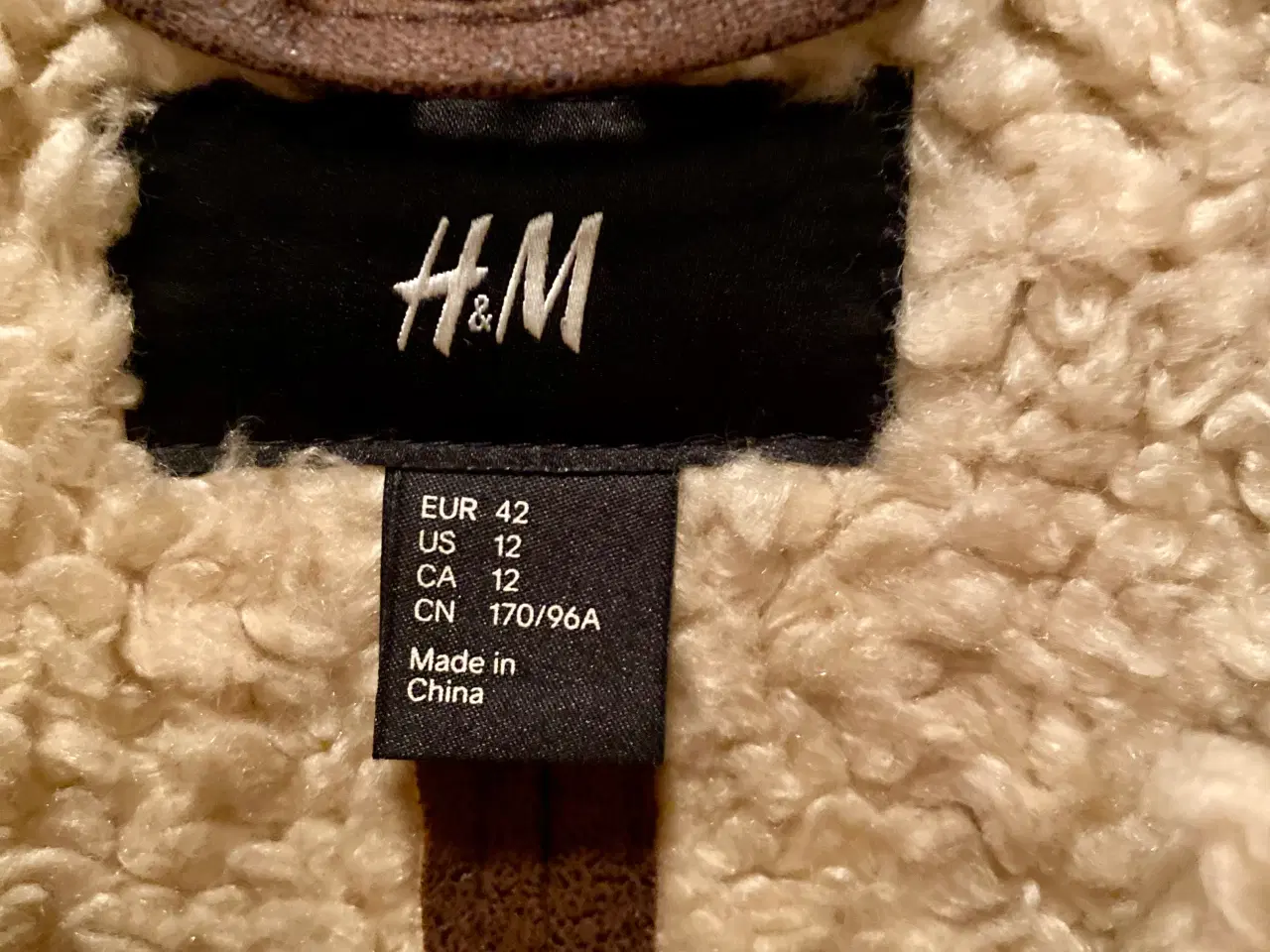 Billede 4 - H&M varm jakke med faux fur foer - 42