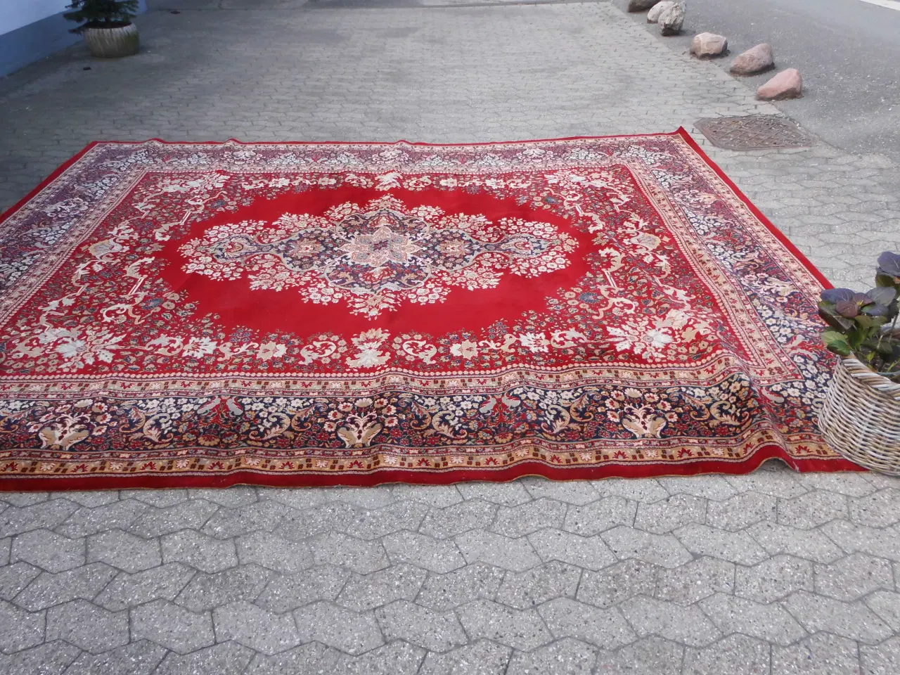 Billede 4 - tæppe til spisebord