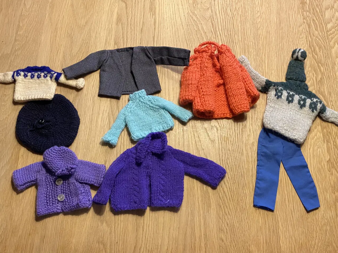 Billede 8 - Barbie dukker med tøj