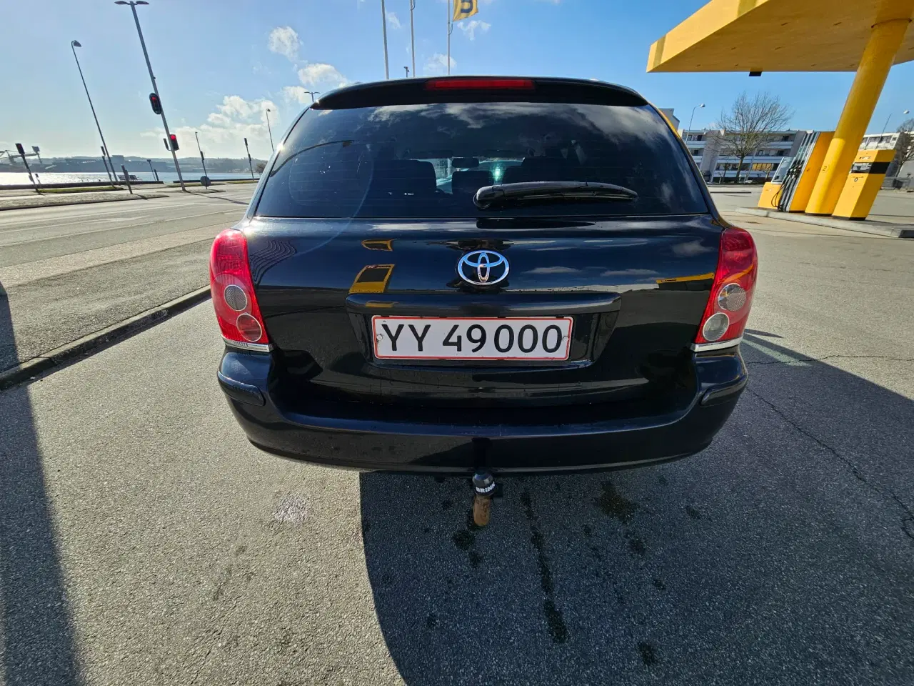 Billede 4 - Pålidelig og rummelig Toyota Avensis stationcar