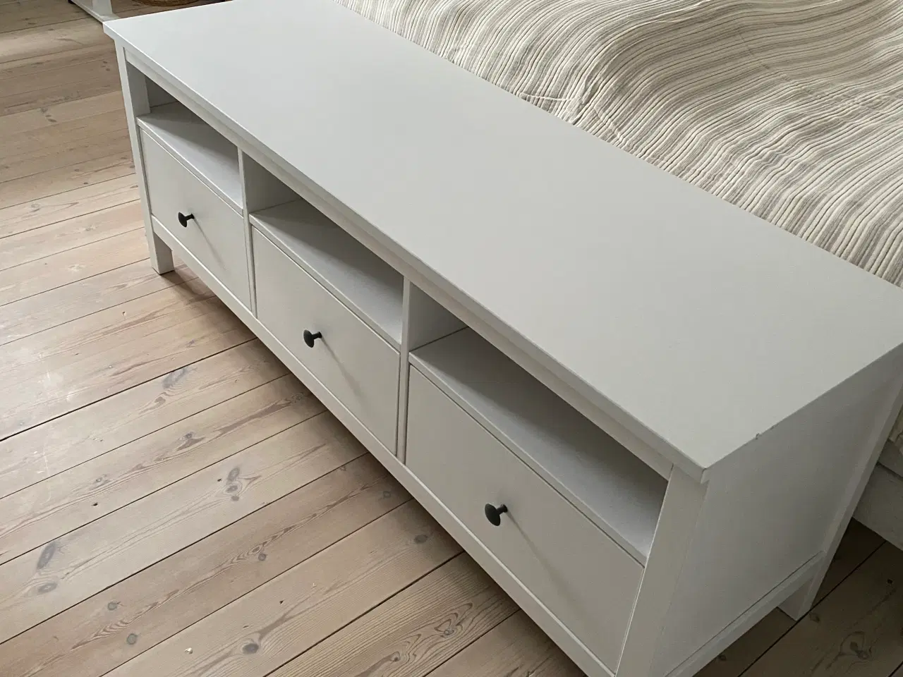 Billede 1 - HEMNES TV-bord hvidt