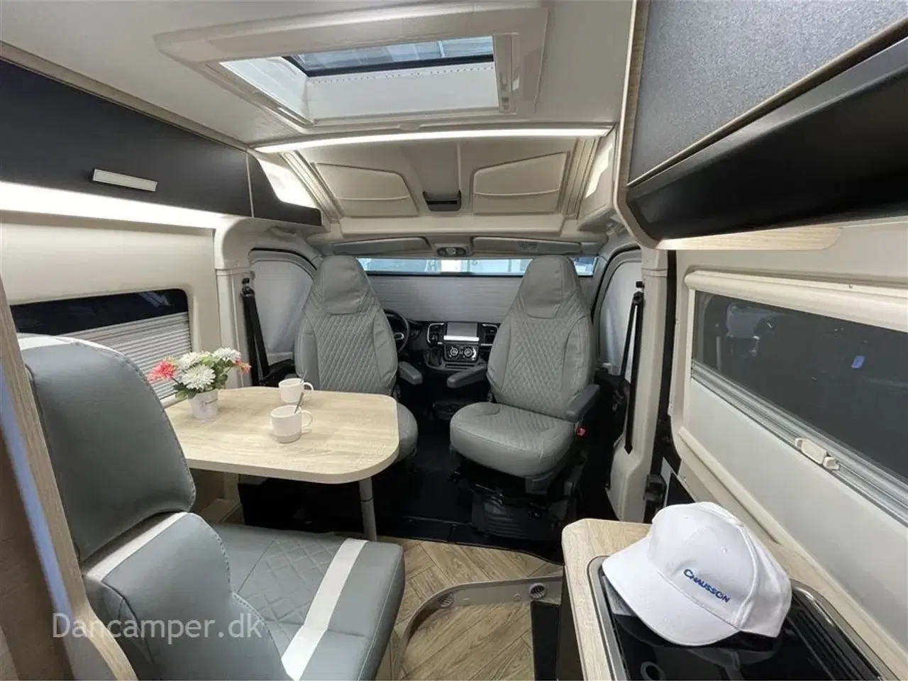 Billede 14 - 2024 - Chausson V594 Max   Flot nyt design - 5 sovepladser - van med to dobbeltsenge på tværs i køjesystem. 2,2, L motor , 140 HK, articpakke, solcelle og markise m.m.