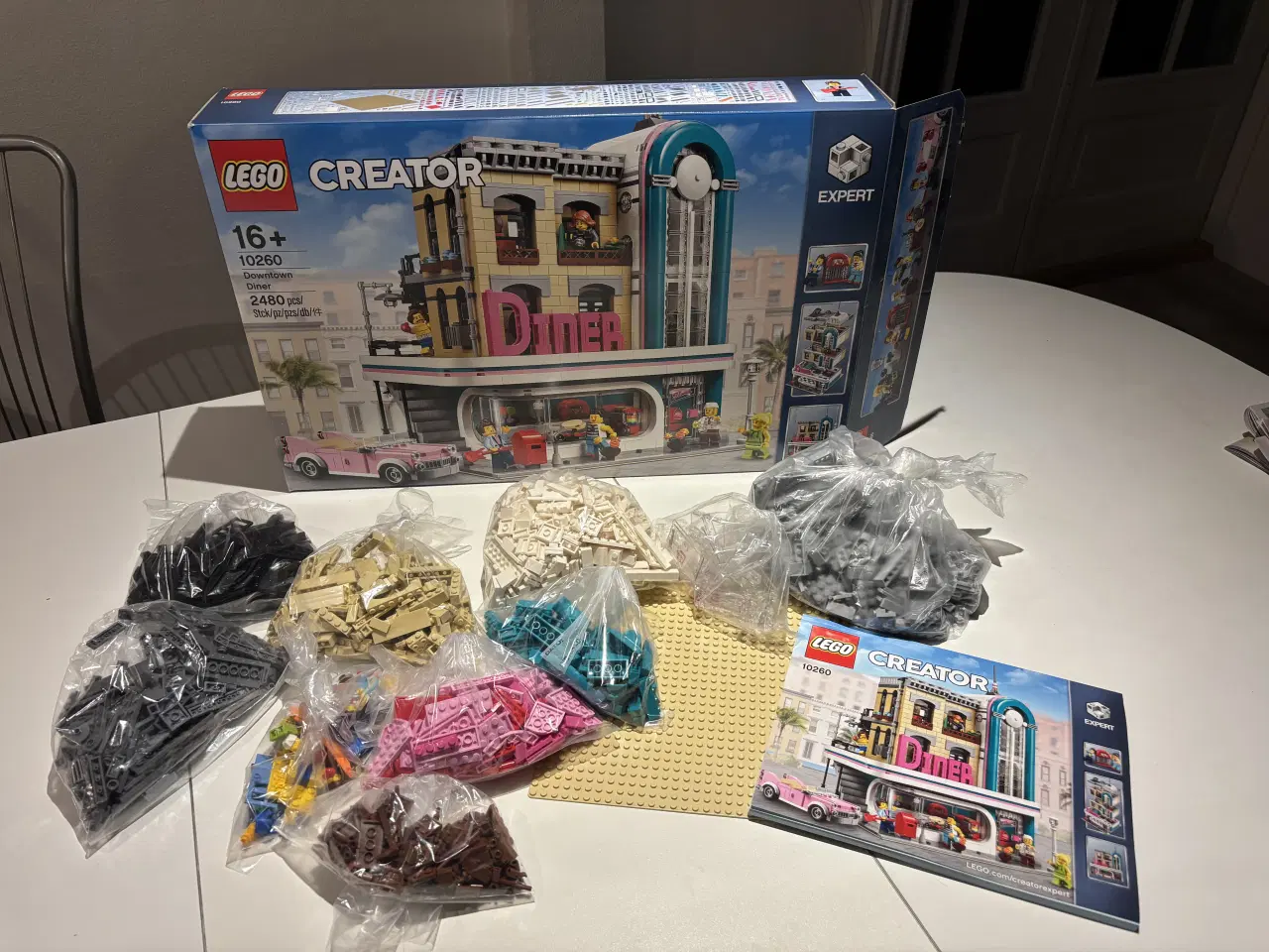Billede 1 - 10260 LEGO Creator Downtown Diner.