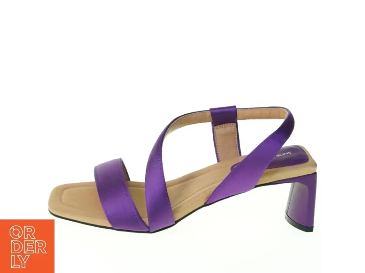 Billede 1 - Violet Sylvi Satin Sandal fra Shoe The Bear (str. 39)