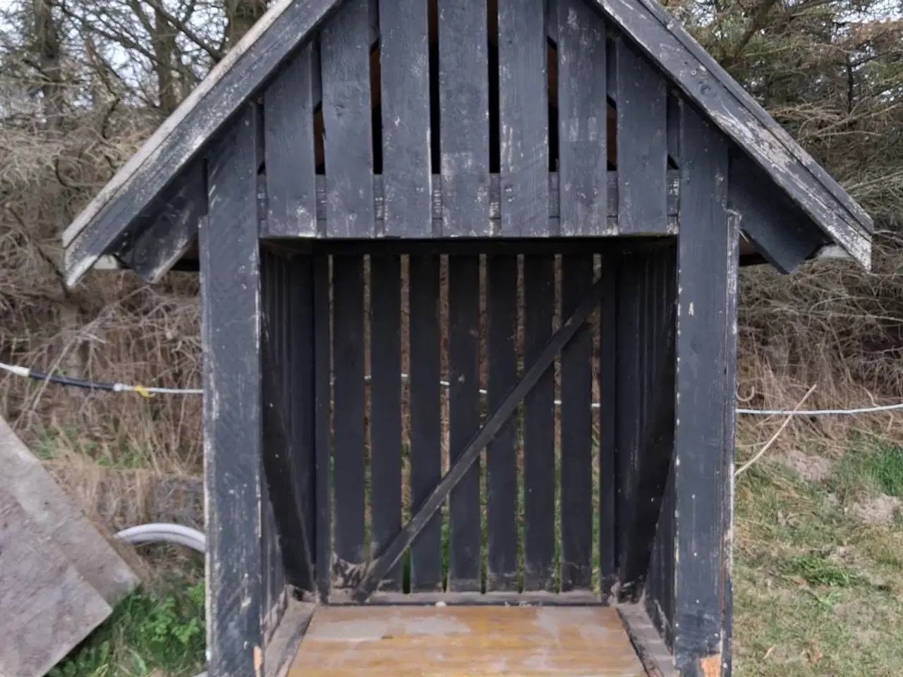 Billede 1 - Skur formet som et hus