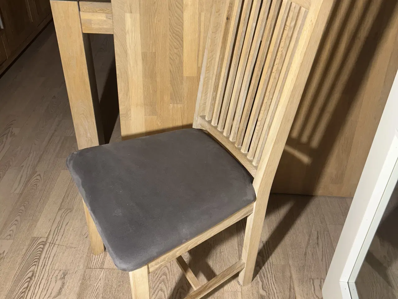 Billede 4 - Spisebord med 6 stole