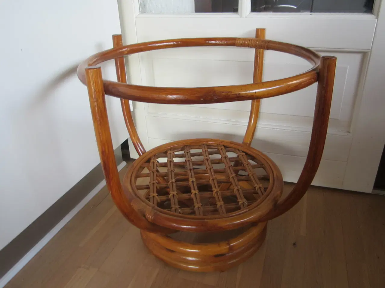 Billede 2 - Rigtig lækkert Bambusbord med glasplade 50 cm i di