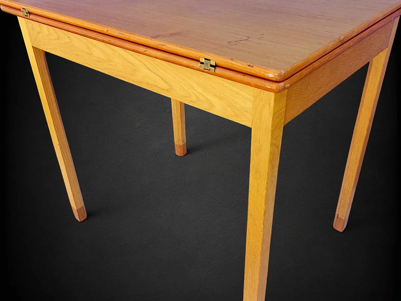 Billede 3 - Multifunktionsbord teak/eg med mærkat