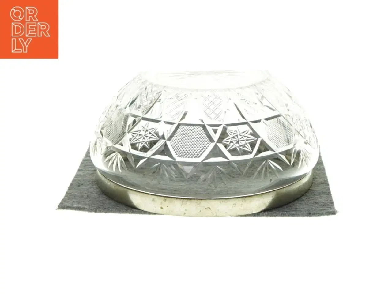 Billede 3 - Glasskål med gylden kant (str. 10 cm høj og 21 cm i diameter)