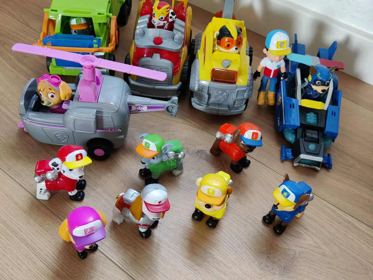 Billede 14 - Paw Patrol figur inkl. køretøjer.