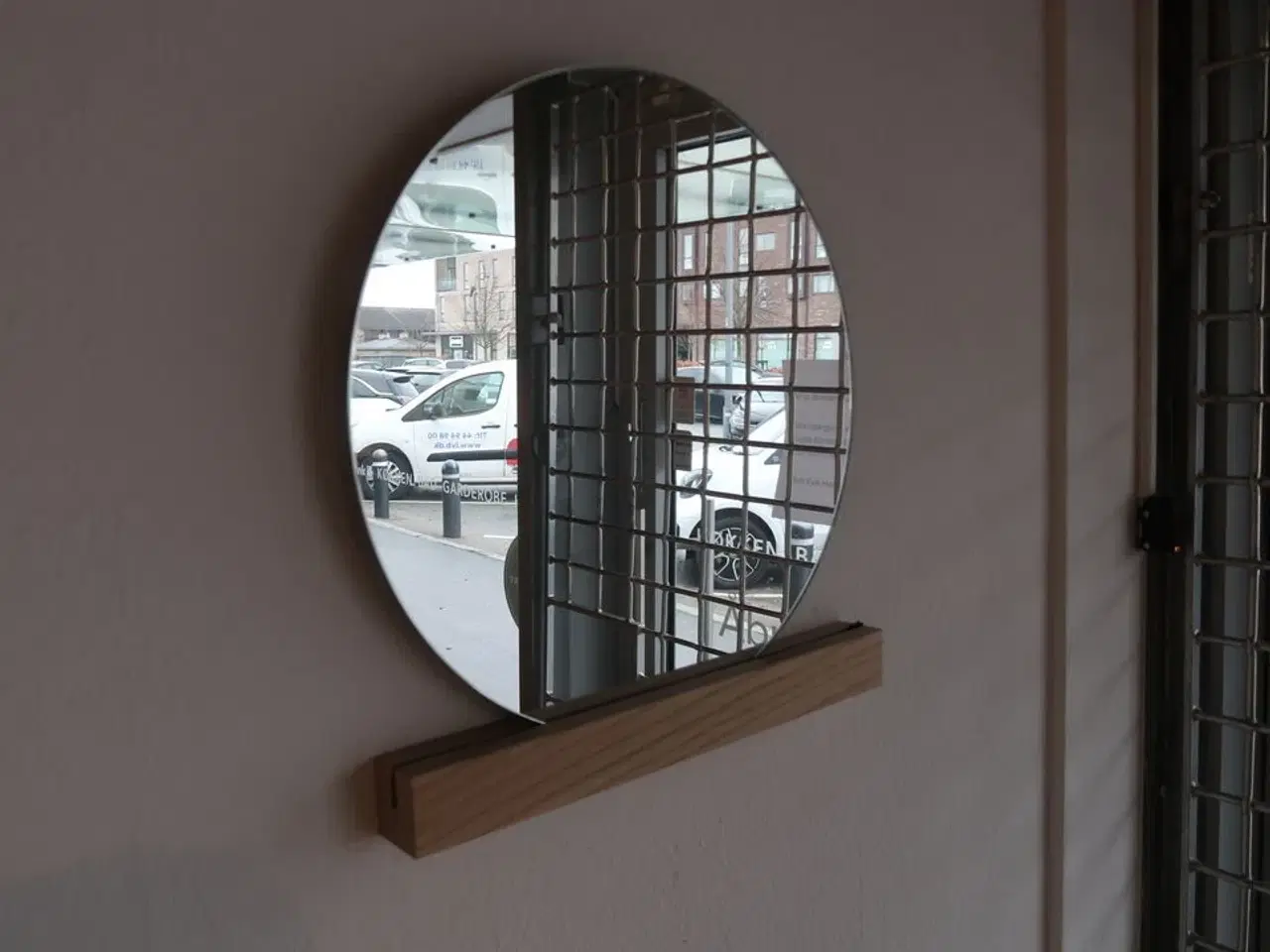 Billede 3 - Spejl med hylde