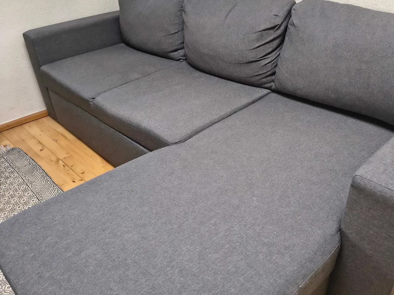 Billede 2 - Grå chaiselong sofa med opbevaring. 