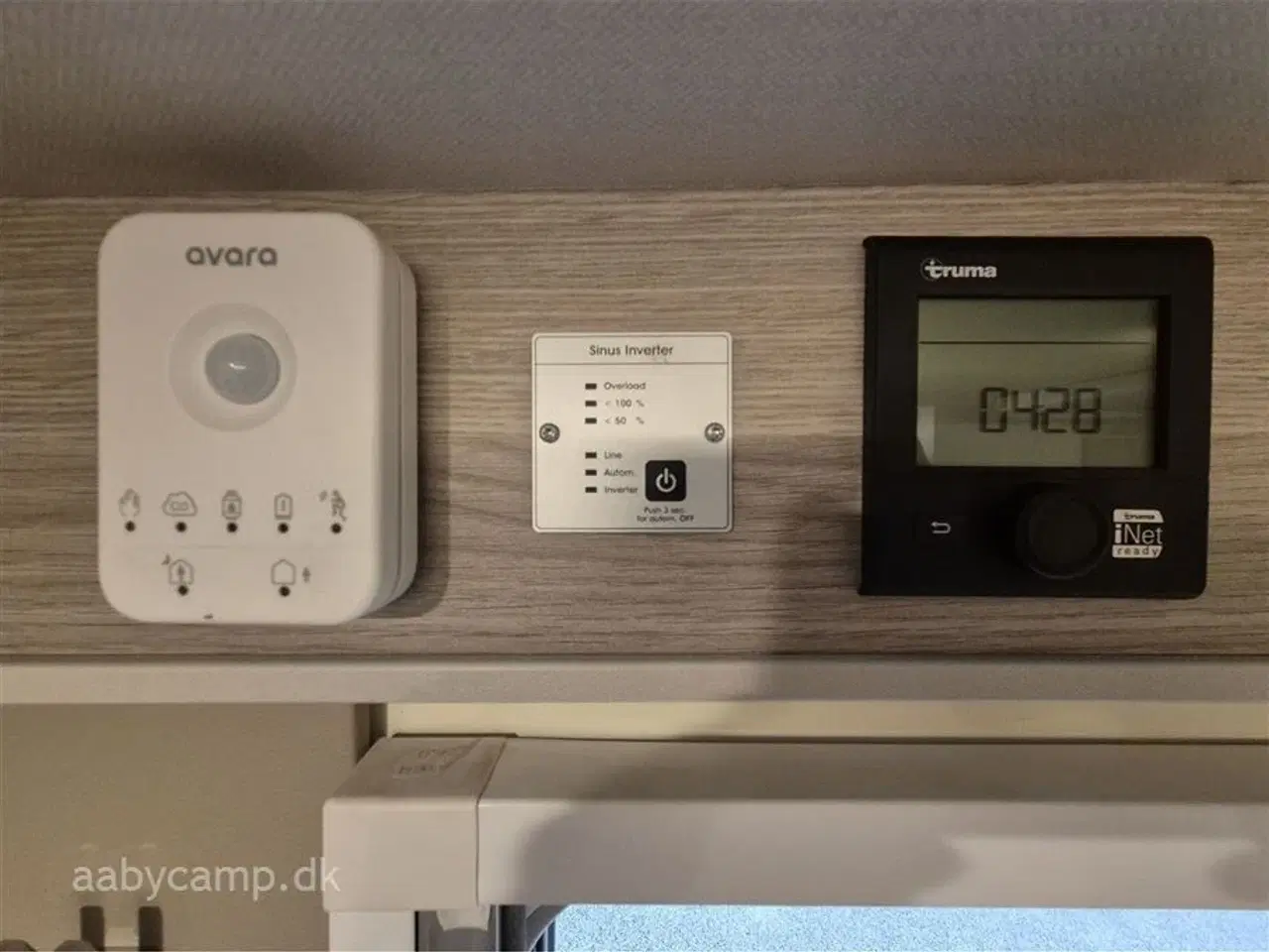 Billede 23 - 2023 - Bürstner Lineo T690 G   Automatgear. solcelle. 2x batterier. inverter. maxfann. Fyldegas. kompressor køleskab. Avara alarm system. anhængertræk. elektrisk indgangstrin.