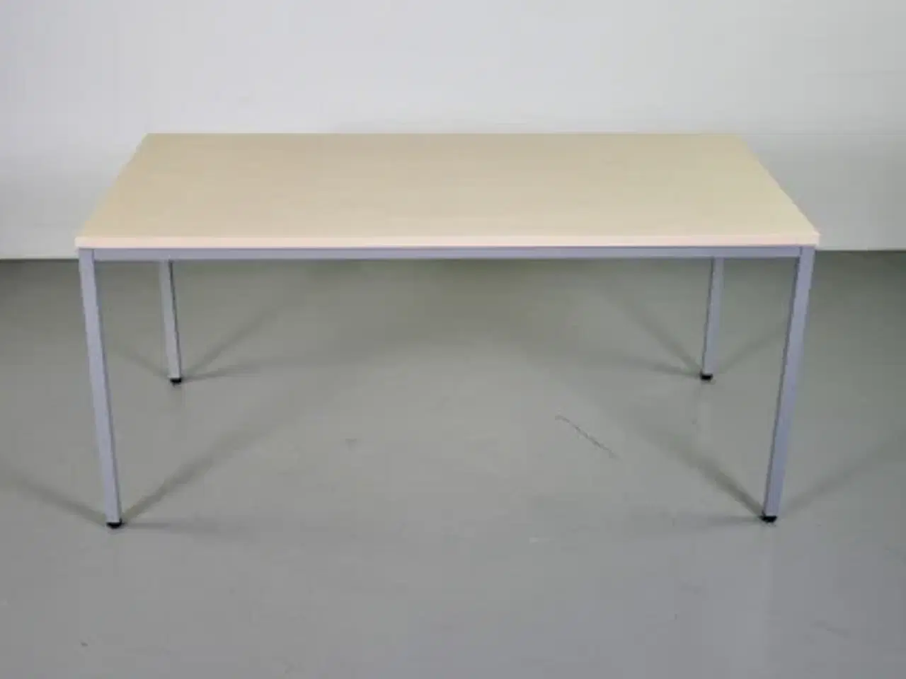 Billede 3 - Kantinebord med birkeplade og alugråt stel