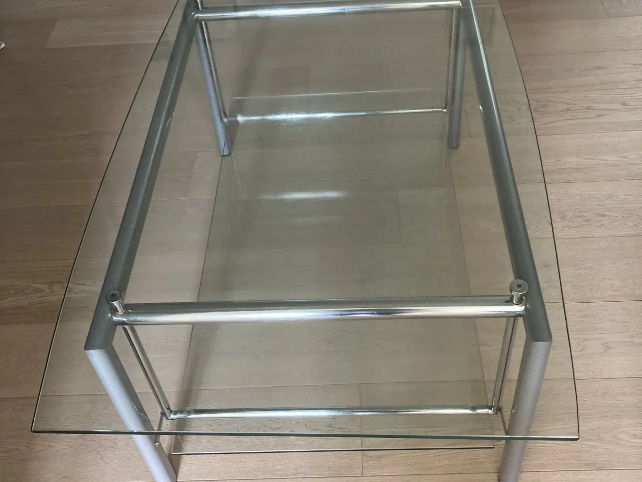 Billede 2 - Sofabord med 2 glasplader